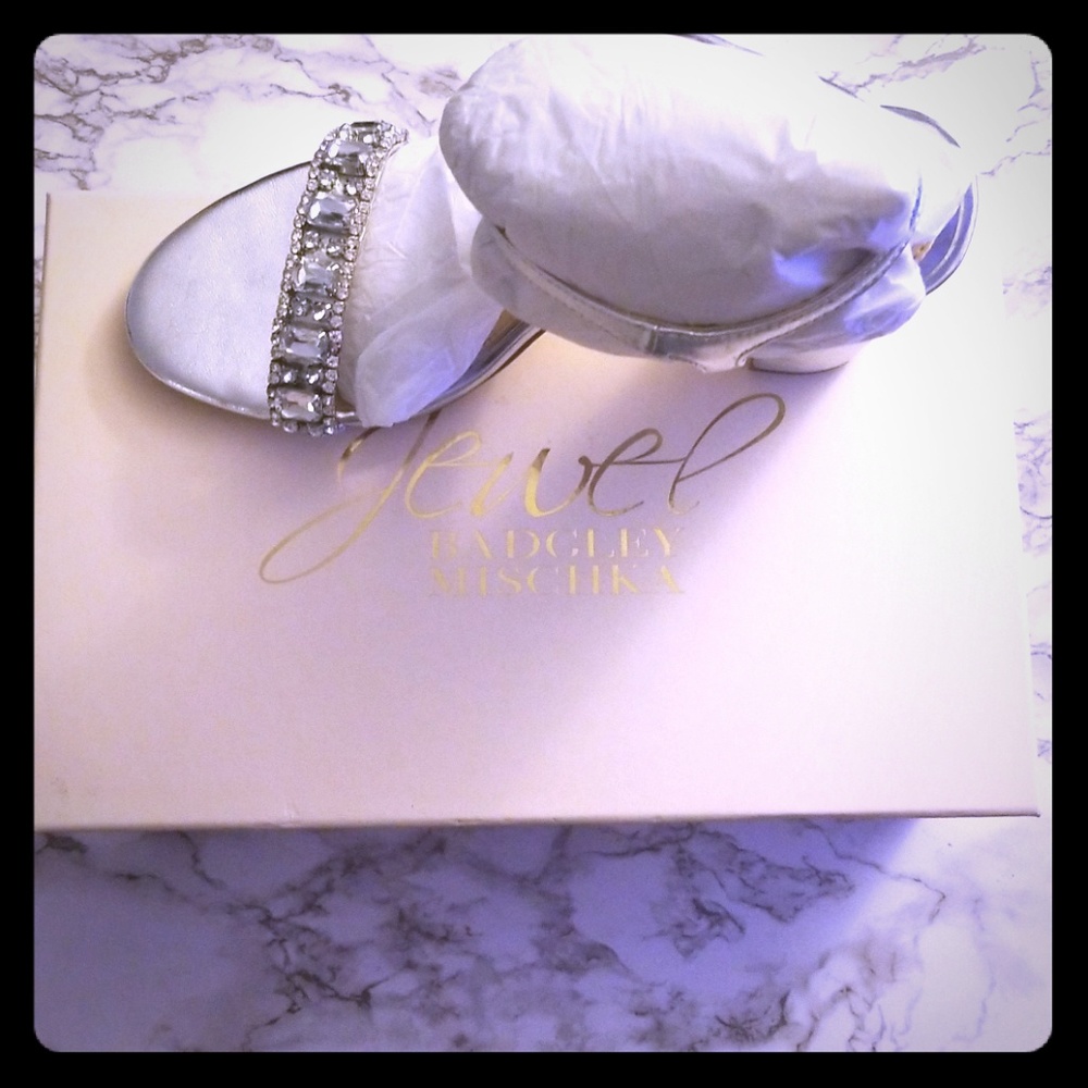 Jewel badgley mischka silver block heels 8.5